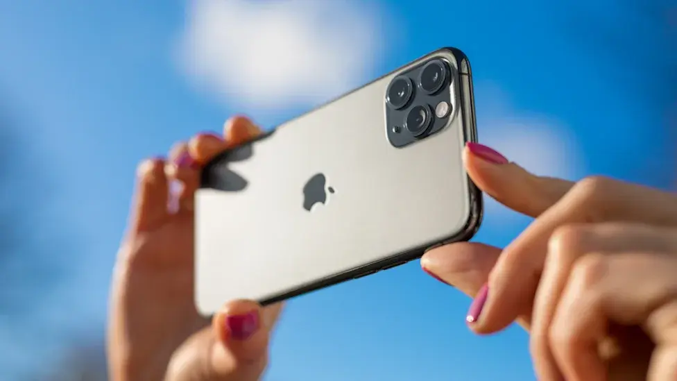 How to Fix Badly Framed Photos on iPhone, Samsung and Pixel