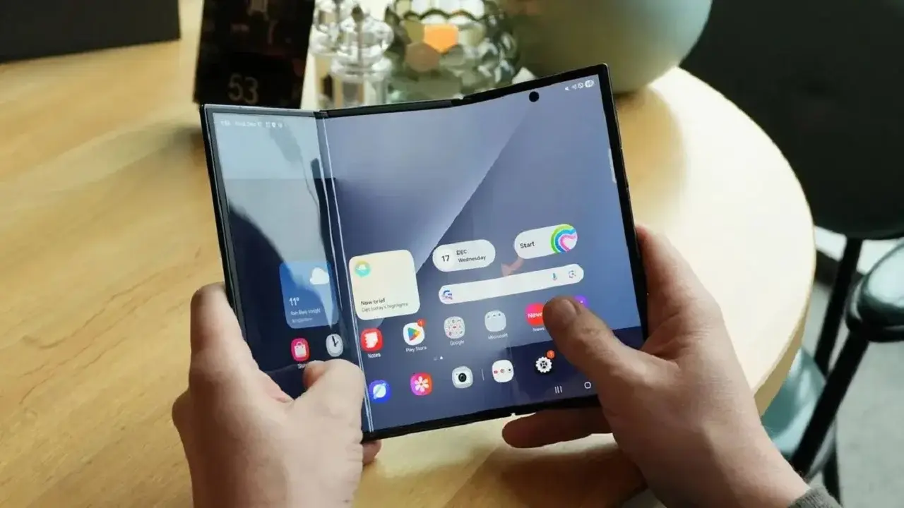 Foldable Display Shipments to Grow 44% in 2026 as Wide Phones Rise