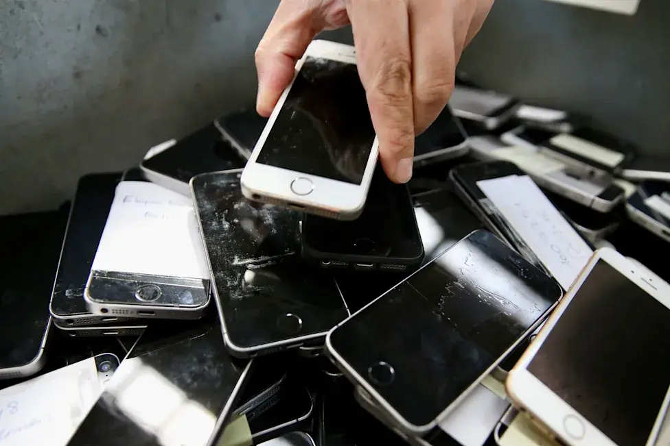lead-old-phones_3368
