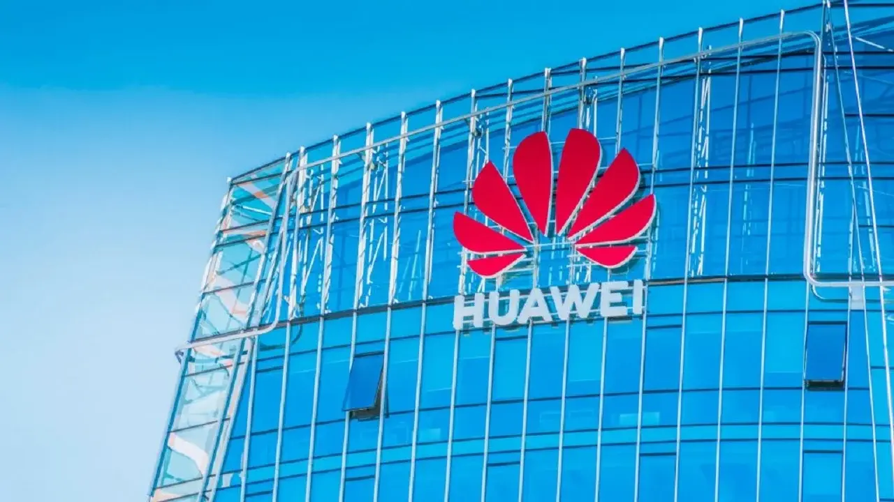 Huawei Unveils 3D Data Center With 100,000 Ascend Supernode Cards