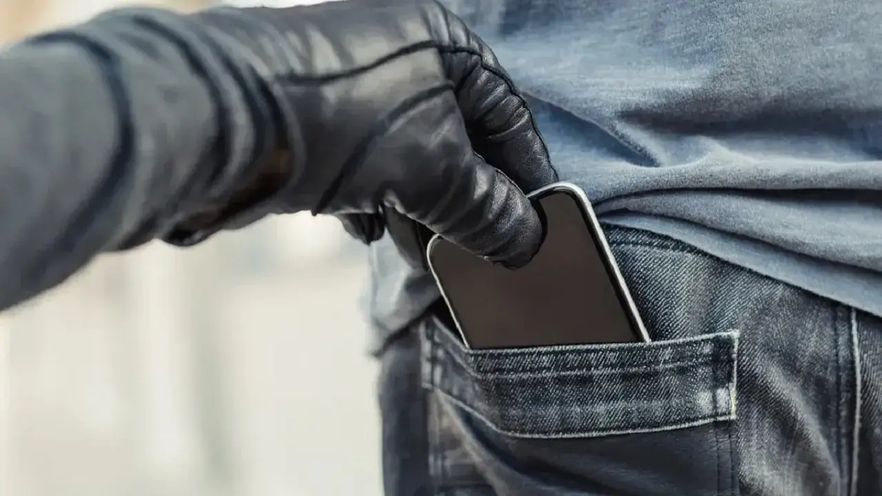 Karachi Mobile Dealers Return 3,386 Stolen Phones Worth Rs285 Million Through CPLC Checks
