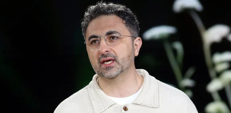 مائیکروسافٹ اے آئی چیف نے وائٹ کالر ملازمیں کیلئے خطرے کی گھنٹی بجادی